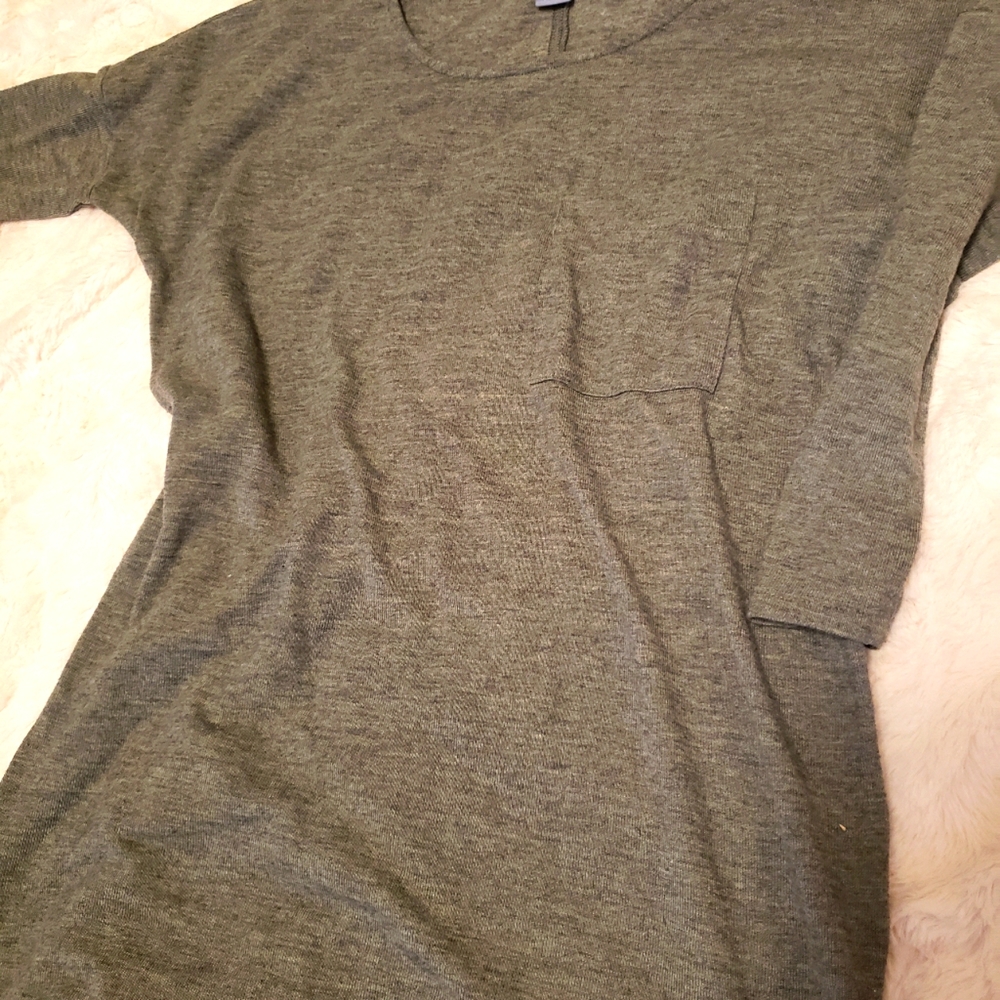 3/4 grey/green women's top